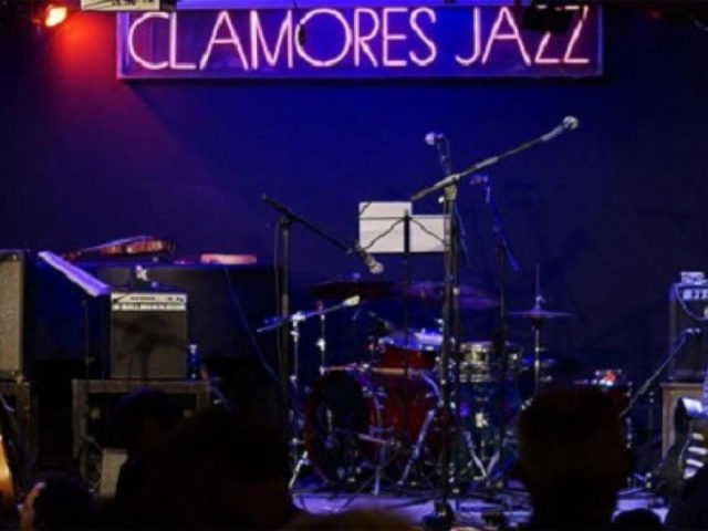 CLAMORES