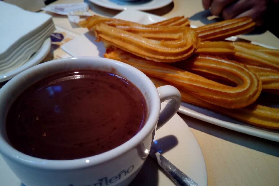 Chocolate con churros, un desayuno muy típico de Madrid